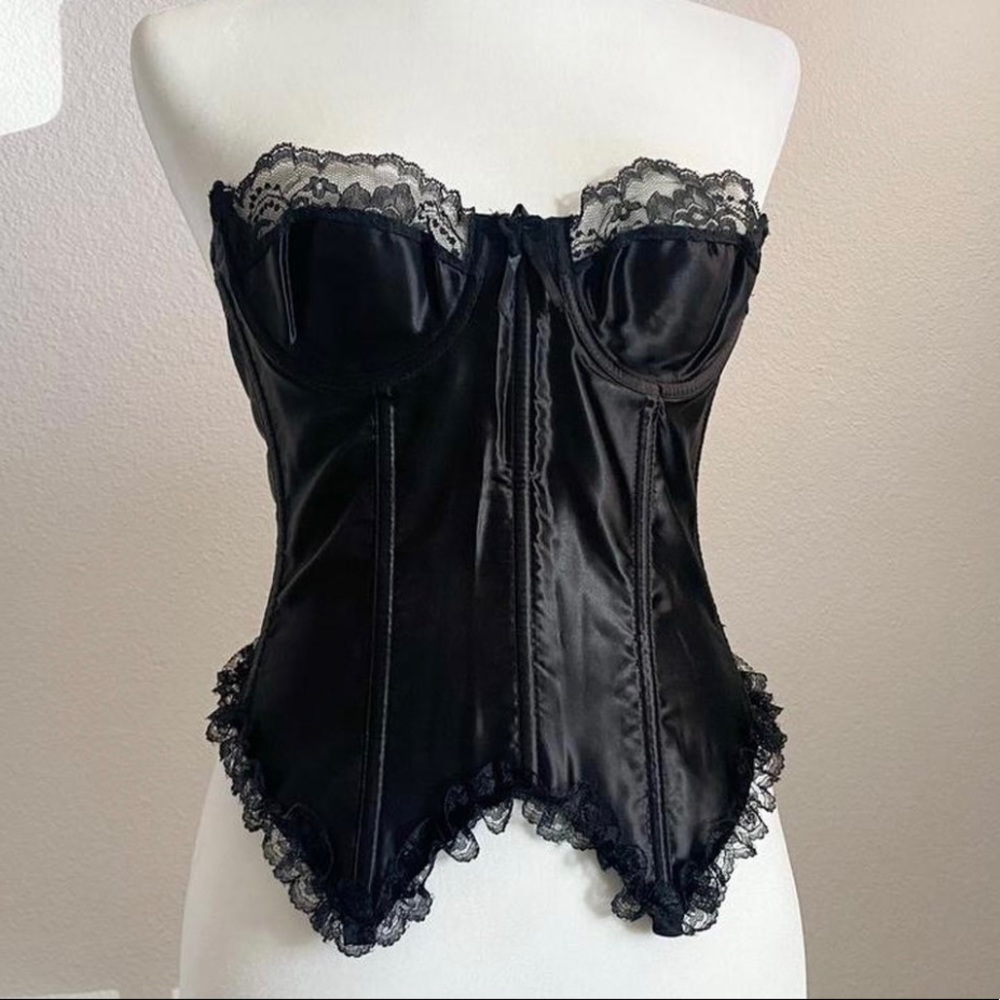 Vintage 90s Goth Grunge punk ruffle Lace